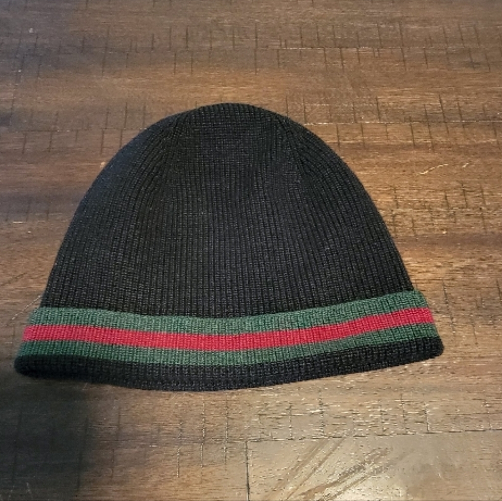 Gucci Black Knit Beanie with Green and Red Stripe